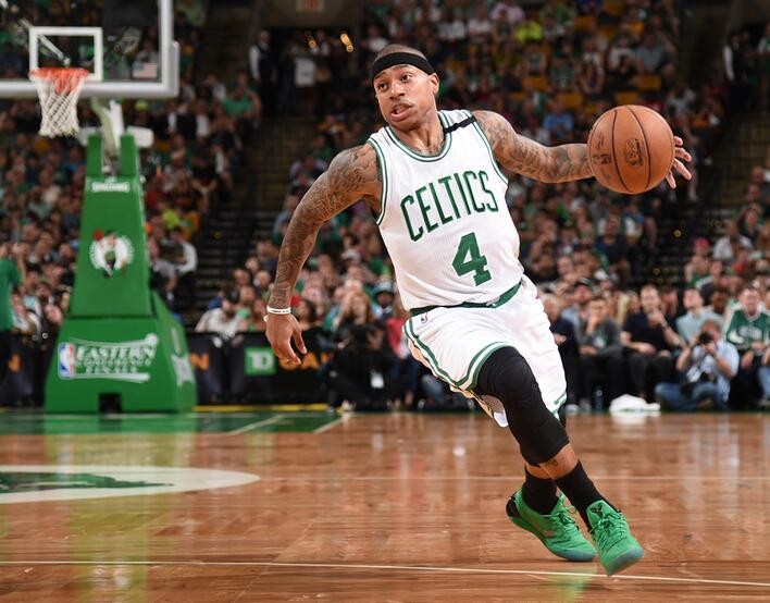 却在他周围 却在他周围